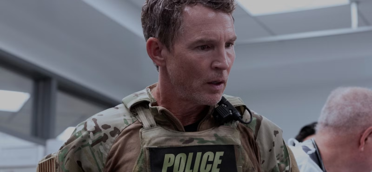 Dr Jack Abbot en intervention avec la police dans The Pitt saison 2 épisode 7
