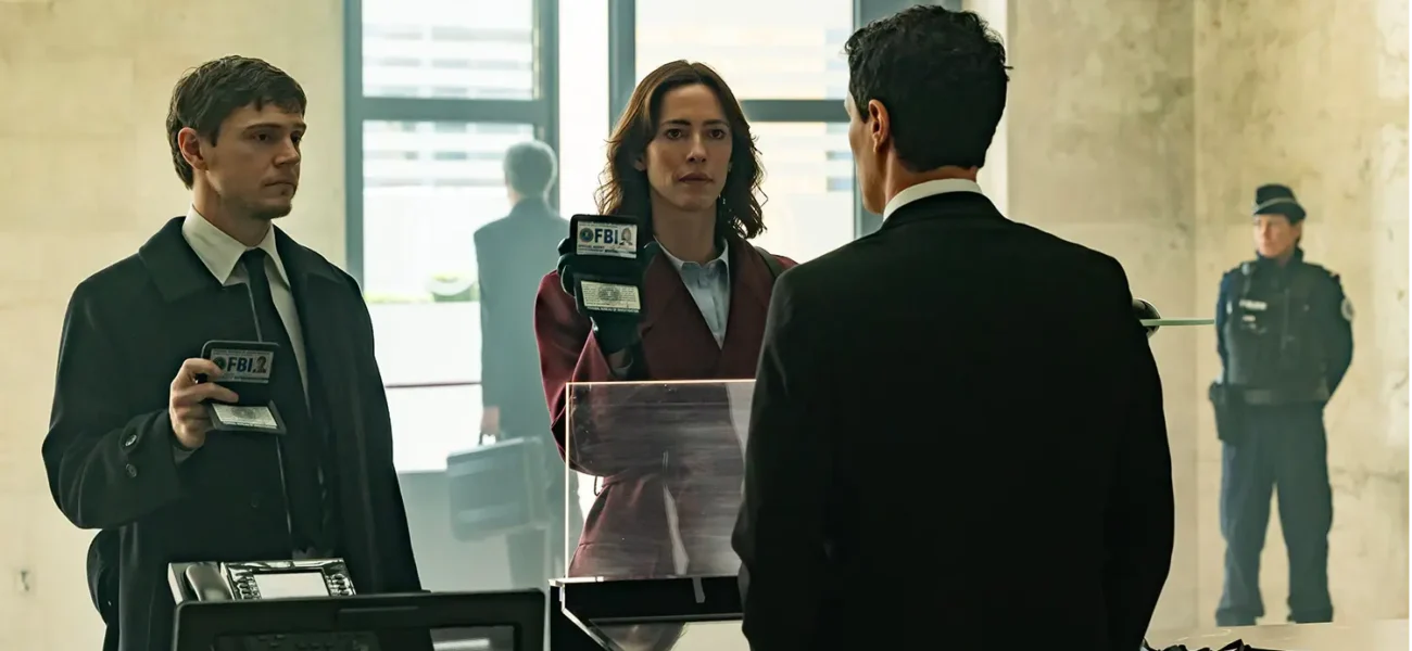 Agents du FBI confrontant un suspect dans The Beauty, scène de l’épisode 7