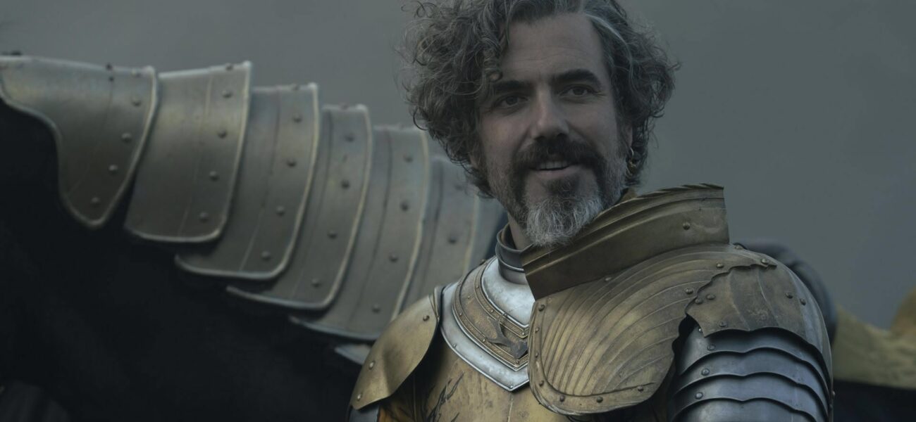Dunk en armure lors du procès des Sept face aux Targaryen dans l’épisode 4