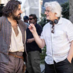 Artus en Cyrano de Bergerac sur le tournage du film Les Caprices de l’Enfant Roi avec le réalisateur Michel Leclerc Crédit photo : © TF1