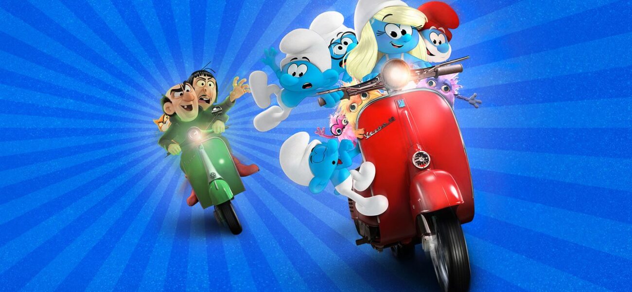 Les Schtroumpfs poursuivis par Gargamel dans une scène animée du film Les Schtroumpfs – Le film