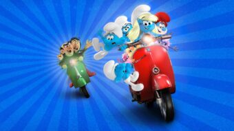 Les Schtroumpfs poursuivis par Gargamel dans une scène animée du film Les Schtroumpfs – Le film