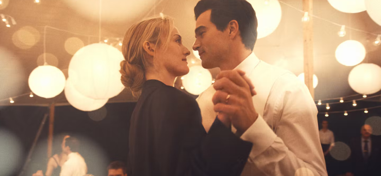 John F. Kennedy Jr et Carolyn Bessette dans Love Story, série de Ryan Murphy