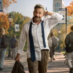 Steve Carell sur un campus universitaire dans la série Rooster diffusée sur HBO