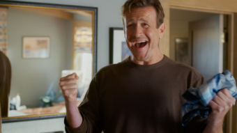 Jimmy enthousiaste dans la saison 3 de Shrinking sur Apple TV+