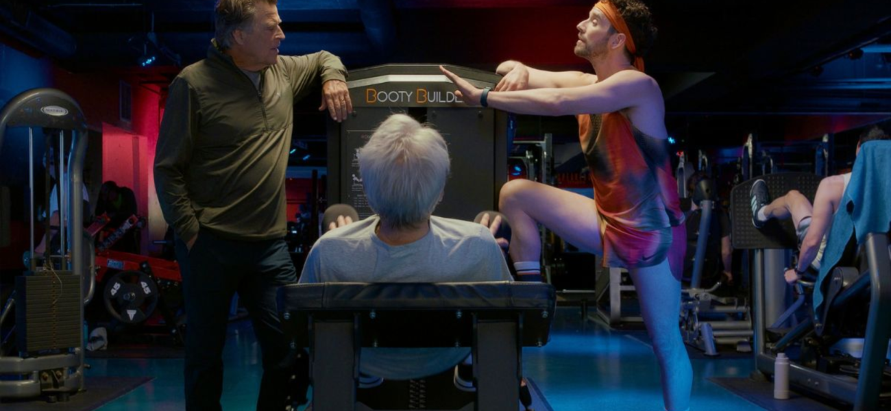 Paul et Jimmy dans une salle de sport dans la saison 3 de Shrinking sur Apple TV+