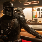 Din Djarin et Grogu dans un bar galactique dans The Mandalorian and Grogu film Star Wars 2026