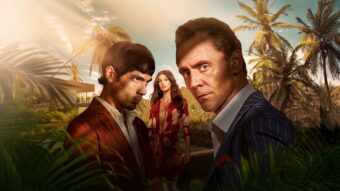 Tom Hiddleston dans The Night Manager saison 2 sur Prime Video, entouré de nouveaux personnages