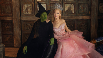 Elphaba et Glinda dans le film Wicked avec Cynthia Erivo et Ariana Grande