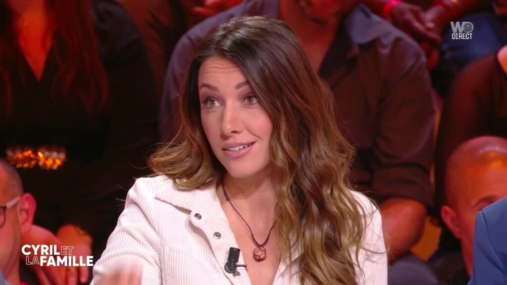 Delphine Wespiser choquée après l’agression de Fabien Lecœuvre. Retard et émotion sur le plateau de W9