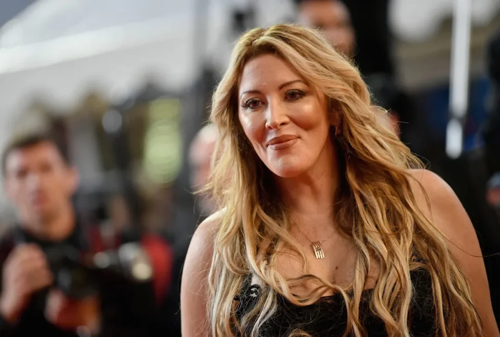 Loana, révélée par Loft Story, est décédée à 48 ans. Retour sur le parcours bouleversant de la première star française de télé-réalité