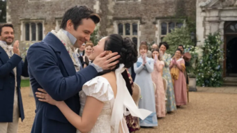 Scène du mariage de Benedict et Sophie dans La Chronique des Bridgerton saison 4 sur Netflix