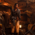 Priyanka Chopra dans une scène intense du film La Falaise disponible sur Prime Vidéo