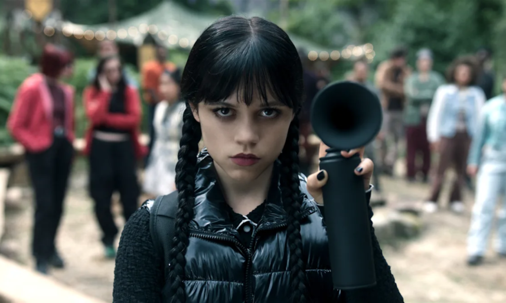Jenna Ortega dans le rôle de Mercredi Addams à Nevermore Academy dans la série Mercredi sur Netflix