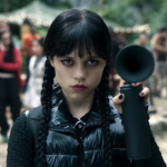 Jenna Ortega dans le rôle de Mercredi Addams à Nevermore Academy dans la série Mercredi sur Netflix